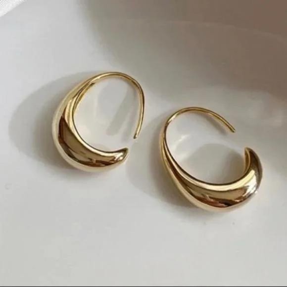 NEW 18K GOLD HOOP EARRINGS, BEAUTIFUL EARRINGS, CUTE EARRINGS. - Picture 2 of 7